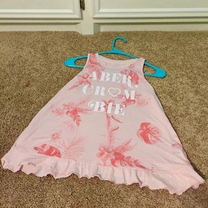Girls Abercrombie sleeveless shirt size 13-14.